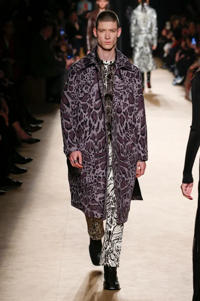 Look 17